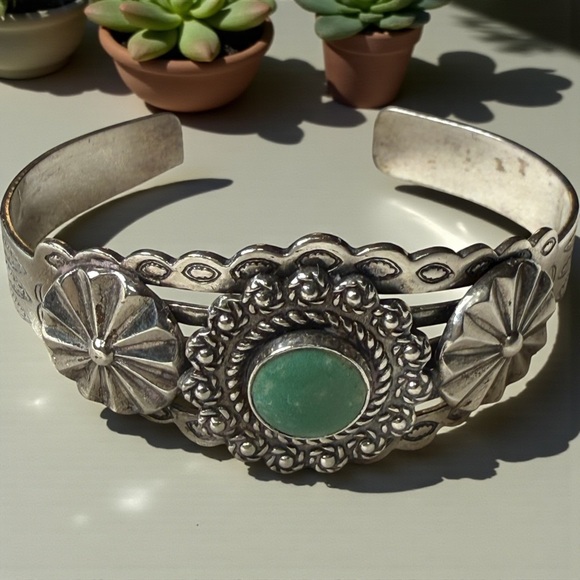 Silver and Green Stone Bracelet - Picture 1 of 4